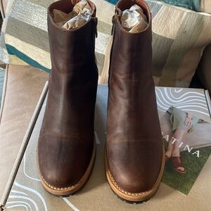 Patina brown leather ankle boots. Size 9